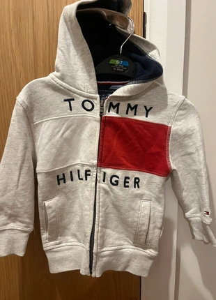 Tommy Hilfiger Full zip hoodie, marque: Tommy Hilfiger, état: Très bon état, taille: 24-36 mois / 92 cm, 13,00 €, 14,35 € Protection acheteurs incluse