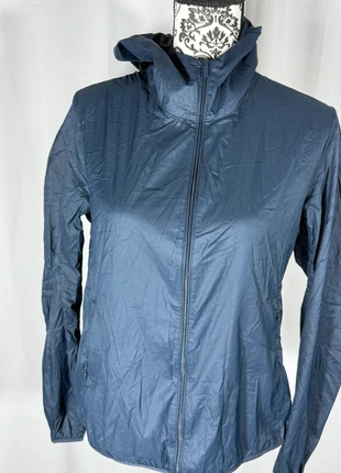 Veste légère Uniqlo coupe-vent à capuche - Taille M / femme, brand: Uniqlo, condition: Very good, size: M / 38 / 10, €20.00, €21.70 includes Buyer Protection Pro