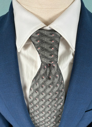 Cravate en soie grise à motifs carrés roses – Georgio Venetto, marque: Vintage Dressing, état: Très bon état, 12,99 €, 14,34 € Protection acheteurs incluse