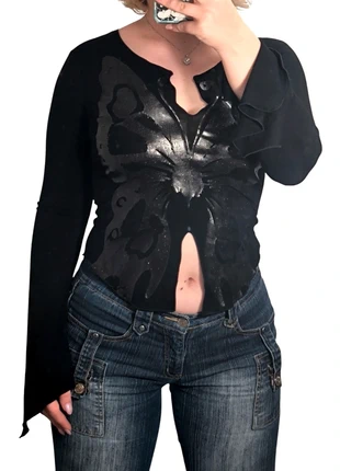 Magnifique t-shirt y2k vintage motif papillon brillant fendu décolleté 🖤, marca: y2k, estado: Muito bom, tamanho: S / 36 / 8, €22.00, €23.80 inclui Proteção do Comprador Pro