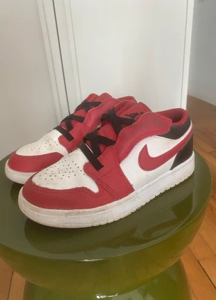 Nike Air Jordan 1 Low Enfant (taille 33 - US 1.5Y), marca: Nike, estado: Bom, tamanho: 33, €15.00, €16.45 inclui Proteção do Comprador