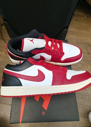 Nike Air Jordan 1 low
Maat 44, merk: Jordan, staat: Nieuw met prijskaartje, maat: 44, € 65,00, € 68,95 inclusief Kopersbescherming