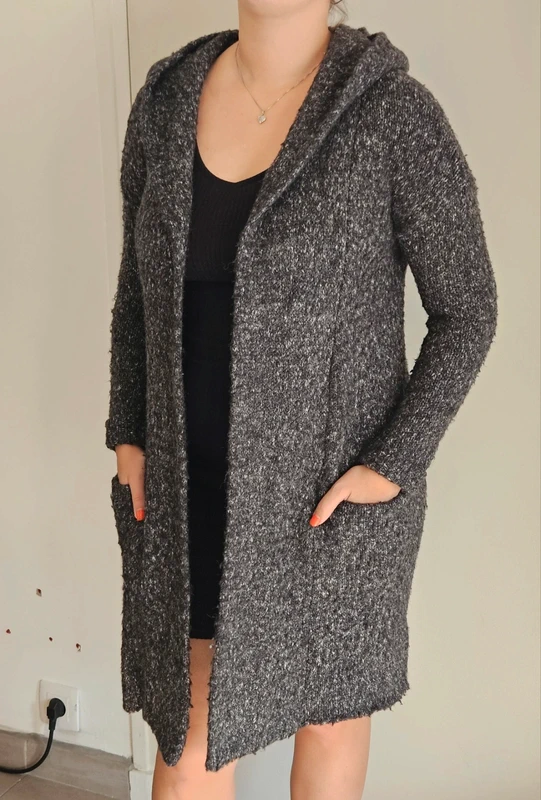 Gilet long gris à capuche