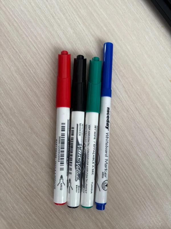 Lot de 4 bic velleda pour tableau, ardoise