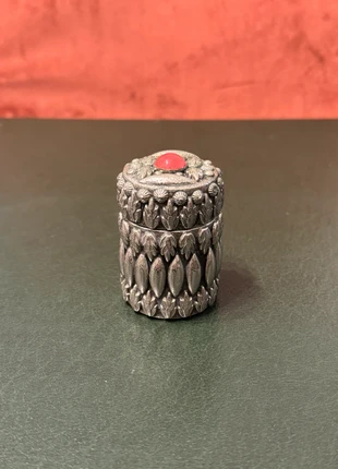 Petite boite à bijoux ou pilule en métal argenté, marke: Collection, zustand: Sehr gut, 15,00 €, 16,45 € inklusive Vinted-Käuferschutz