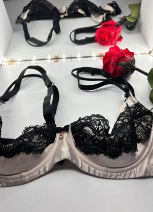 Soutien-gorge dentelle, marque: L’exception, état: Très bon état, taille: 90B, 8,00 €, 9,10 € Protection acheteurs incluse