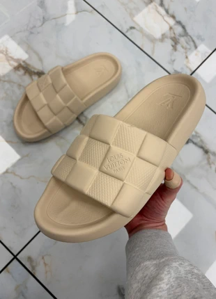 Louis Vuitton Rubber Waterfront Slides Damier size 9, brand: Louis Vuitton, condition: Very good, size: 9, £450.00, £473.20 includes Buyer Protection Pro