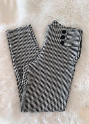 Pantalon Zara à carreaux noir et blanc – Taille M – Excellent état, brand: Zara, condizioni: Ottime, taglia: M / IT 42 / EU 38, €9.00, €10.15 include la Protezione acquisti