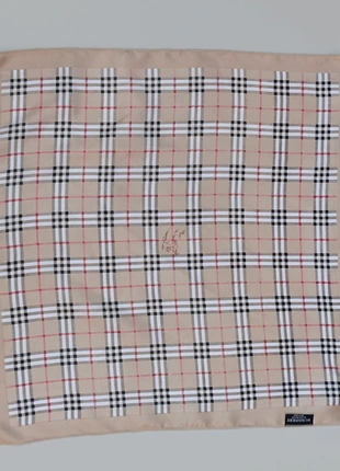 Tour de cou en Soie Burberry Vintage 50×50cm, marque: Burberry, état: Très bon état, 100,00 €, 105,70 € Protection acheteurs incluse