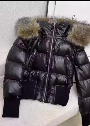 Doudoune noire courte avec fourrure – Manches amovibles – Taille m, brand: y2k, condizioni: Nuovo senza cartellino, taglia: M / IT 42 / EU 38, €110.00, €116.20 include la Protezione acquisti