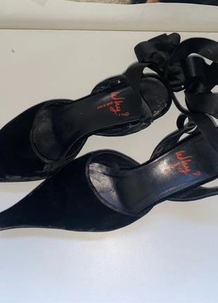 Scarpe aperte a punta in velluto con lacci in seta, marque: why, état: Très bon état, taille: 38, 15,00 €, 16,45 € Protection acheteurs incluse
