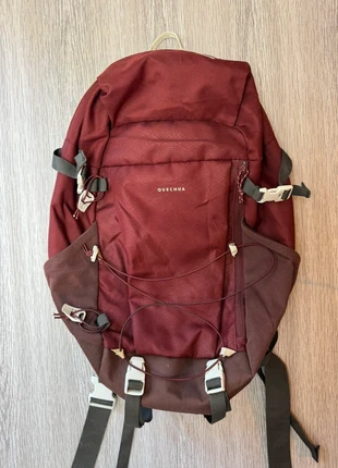 Sac de randonnée quechua - Bordeaux, marque: Quechua, état: Bon état, 15,00 €, 16,45 € Protection acheteurs incluse