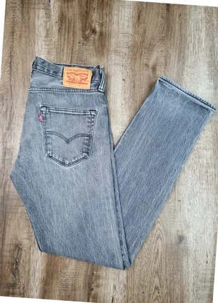 Jean Levi’s 501 droit gris délavé taille 32x34 Em015, merk: Levi's, staat: Heel goed, maat: W32 | FR 42, € 26,00, € 28,00 inclusief Kopersbescherming