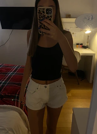 calções ganga brancos pull & bear, marca: Pull & Bear, estado: Muito bom, tamanho: S / 36 / 8, €6.00, €7.00 inclui Proteção do Comprador