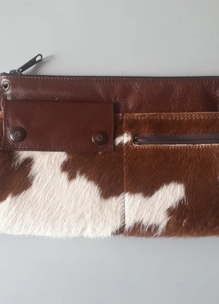 Pochette en cuir et poils de vachette – style western chic, condition: Good, €25.00, €26.95 includes Buyer Protection