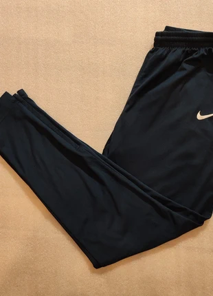 Jogging Nike Bleu Marine Taille L, marque: Nike, état: Très bon état, taille: L, 24,90 €, 26,85 € Protection acheteurs incluse