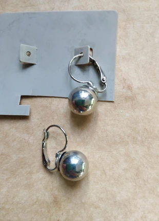 Boucles d'oreilles Perle argentée, merk: Naf Naf, staat: Nieuw met prijskaartje, € 5,00, € 5,95 inclusief Kopersbescherming