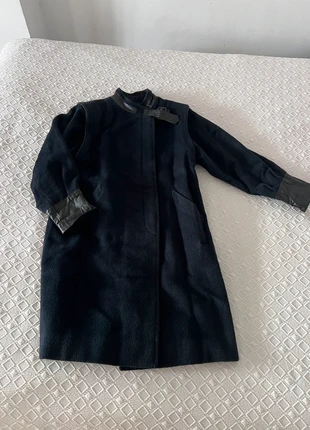 Abrigo largo azul marino, brand: Gonzalo Comella Barcrlona, condizioni: Ottime, taglia: S / IT 40 / EU 36, €25.00, €26.95 include la Protezione acquisti