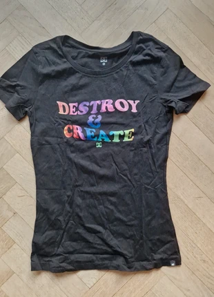 T-shirt DC Shoes noir pour femme, marque: DC Shoes, état: Très bon état, taille: L / 40 / 12, 10,00 €, 11,20 € Protection acheteurs incluse