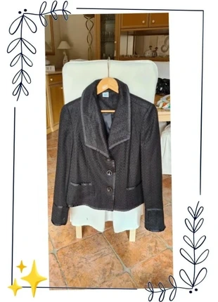 Veste noir à boutons, merk: M&S Mode, staat: Nieuw zonder prijskaartje, maat: XXXL / 46 / 18, € 12,00, € 13,30 inclusief Kopersbescherming