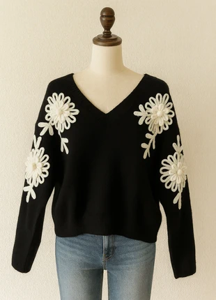 Pull noir 🌸, marque: Boutique Parisienne, état: Très bon état, taille: Taille unique, 35,00 €, 37,45 € Protection acheteurs incluse