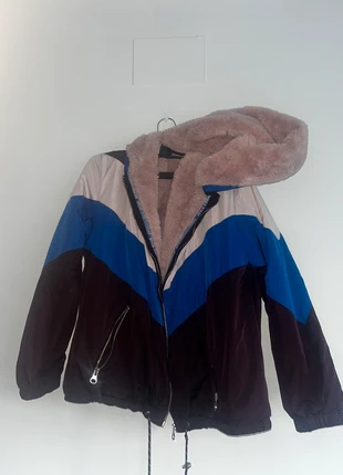 Chaqueta Bershka con interior de pelo suave, merk: Bershka, staat: Goed, maat: L / 40 / 12, € 12,00, € 13,30 inclusief Kopersbescherming