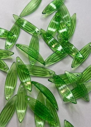 A692, lot de breloques pétales non comptées en plastique, staat: Nieuw zonder prijskaartje, € 1,00, € 1,75 inclusief Kopersbescherming Pro