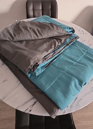 Couette tempérée double face gris et vert d'eau très bon état, état: Très bon état, taille: King Size (220-240 cm x 220-260 cm), 20,00 €, 21,70 € Protection acheteurs incluse