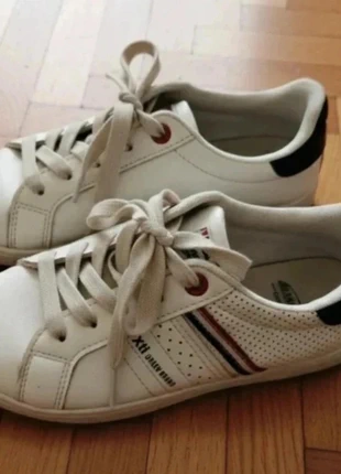 Baskets cuir XTI – Taille 33 – Blanc avec bande bleu blanc rouge – Bon état, brand: XTI, condition: Good, size: 33, €5.00, €5.95 includes Buyer Protection