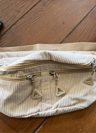 Banane bandoulière velours côtelé écru neuve, merk: Fantaisie, staat: Nieuw zonder prijskaartje, € 12,00, € 13,30 inclusief Kopersbescherming