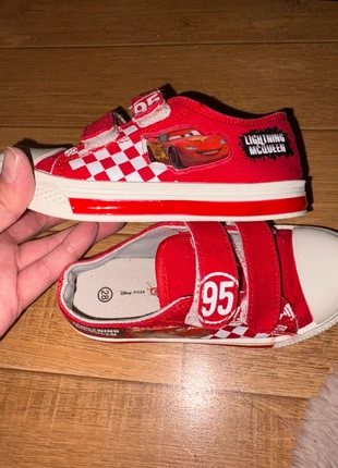Tennis chaussure cars rouge lumineuse taille 28, marca: Disney, estado: Muito bom, tamanho: 28, €4.00, €4.90 inclui Proteção do Comprador
