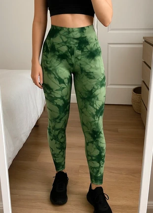 Legging de sport vert tie and dye push up – taille haute scrunch, marque: Shein, état: Très bon état, taille: S / 36 / 8, 3,00 €, 3,85 € Protection acheteurs incluse