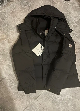 Moncler vezere, merk: Moncler, staat: Heel goed, maat: L, € 170,00, € 179,20 inclusief Kopersbescherming