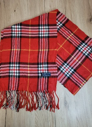 Écharpe Burberry rouge - Authentique & élégante, brand: Burberry, condizioni: Ottime, €50.00, €53.20 include la Protezione acquisti