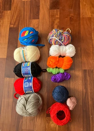 Set gomitoli misti, brand: Misto, condizioni: Buone, €3.00, €3.85 include la Protezione acquisti