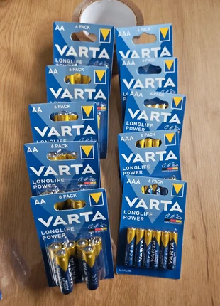 Lot 5 paquets AA/LR6 et 5 paquets AAA/LR03 30 piles de chaque, brand: VARTA, condizioni: Nuovo con cartellino, €25.00, €26.95 include la Protezione acquisti