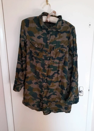 Camo Oversized buttondown shirt, brand: Divided, condition: Good, size: S / 8, £4.00, £4.90 includes Buyer Protection