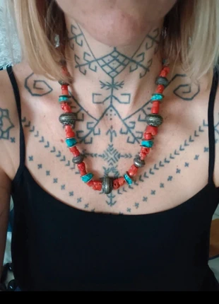 Collier d'époque véritables turquoises et corail., état: Très bon état, 130,00 €, 137,20 € Protection acheteurs incluse