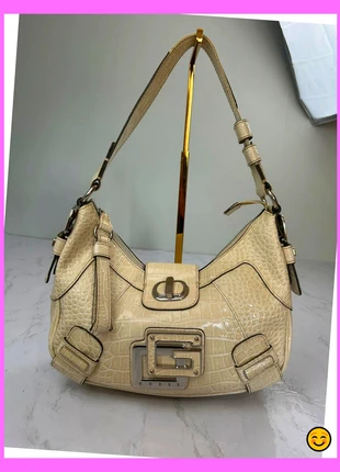 Sac à main portable à l’épaule Guess vintage Y2K beige effet serpent, marke: GUESS, zustand: Sehr gut, 73,00 €, 77,35 € beinhaltet Vinted-Käuferschutz Pro