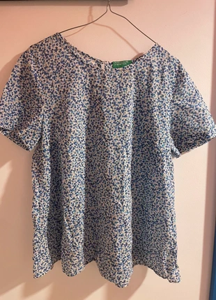 Camicetta Benetton donna taglia S 100% cotone bianca con fiorellini azzurri e blu, come nuova, brand: United Colors of Benetton, condizioni: Ottime, taglia: S / IT 40 / EU 36, €7.00, €8.05 include la Protezione acquisti