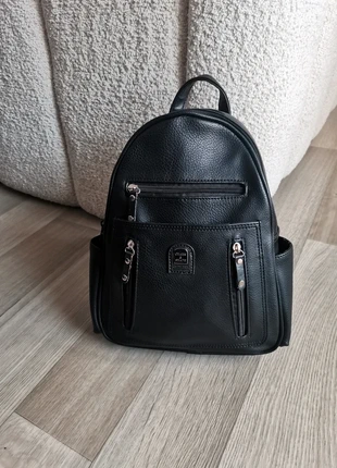 Sac à dos simili cuir noir, marque: Charm & Shape, état: Très bon état, 9,00 €, 10,15 € Protection acheteurs incluse