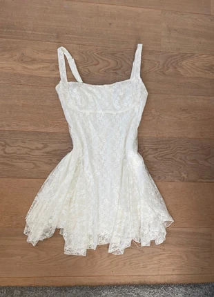 Weißes Spitzen Flowy Kleid von Princess Polly, marque: Princess Polly, état: Très bon état, taille: M / 38 / 10, 45,00 €, 47,95 € Protection acheteurs incluse