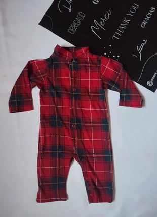 Combinaison garçon 3 mois Kiabi à carreaux rouge et noir, marque: Kiabi, état: Très bon état, taille: 1-3 mois / 56 cm, 2,50 €, 3,33 € Protection acheteurs (Pro) incluse