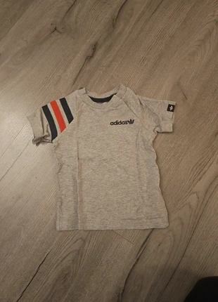 Tee shirt, brand: adidas, condizioni: Ottime, taglia: 3 anni / 98 cm, €3.00, €3.85 include la Protezione acquisti