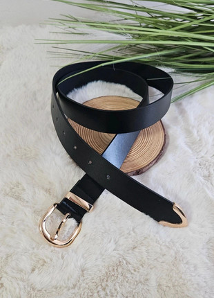 Precioso cinturón negro con hebilla en dorado NUEVO, marque: Sfera, état: Très bon état, taille: 90 cm, 8,50 €, 9,63 € Protection acheteurs incluse