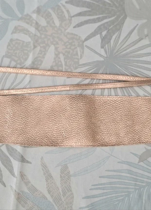 Cintura Motivi in vera pelle – oro rosato, modello a fascia con laccetti, brand: motivi, condizioni: Ottime, taglia: Regolabile, €9.00, €10.15 include la Protezione acquisti