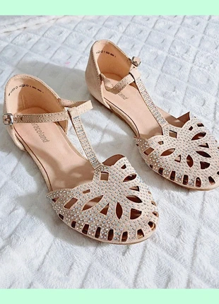 😍 Sandalias beige con brillos para niña , número 31 😍 Girl’s glitter beige sandals size 31, marca: Graceland, estado: Muy bueno, tamaño: 31, 8,00 €, 9,10 € Protección al comprador incluida