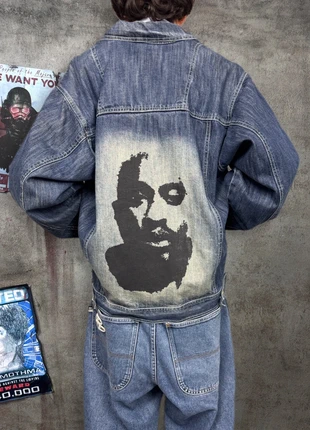 RARE 90's Makaveli Down impact 2pac denim jacket printed lyrics, marca: Makaveli, estado: Muito bom, tamanho: XL, €65.00, €68.95 inclui Proteção do Comprador Pro