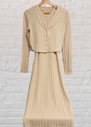 Ensemble beige côtelé - robe longue et cardigan assorti, marca: Shein, estado: Novo sem etiquetas, tamanho: S / 36 / 8, €8.00, €9.10 inclui Proteção do Comprador