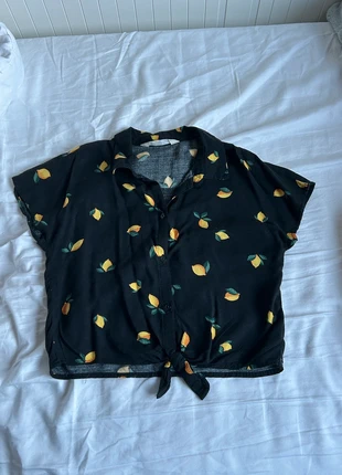 Lemon patterned black summer shirt, brand: H&M, condizioni: Nuovo senza cartellino, taglia: XS / IT 38 / EU 34, €3.00, €3.85 include la Protezione acquisti
